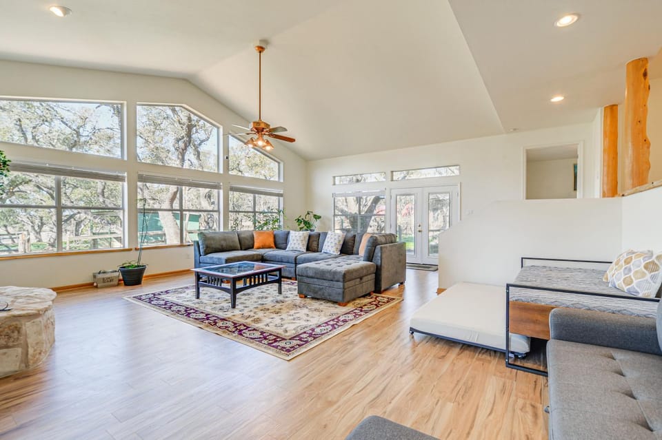 Hill Country Retreat Near Wineries and Weddings! House in Dripping Springs