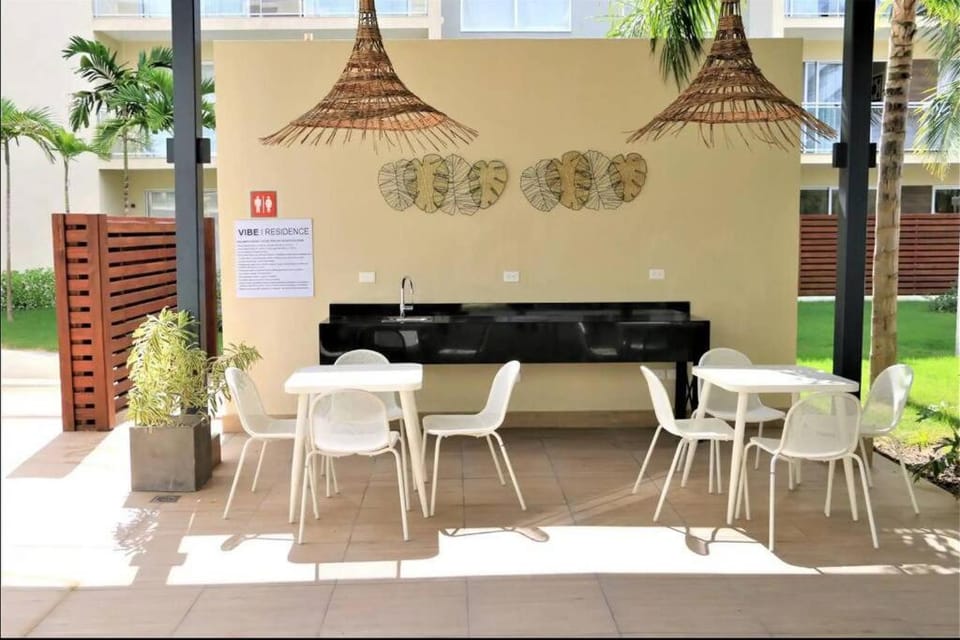 Patio, Day, Dining area