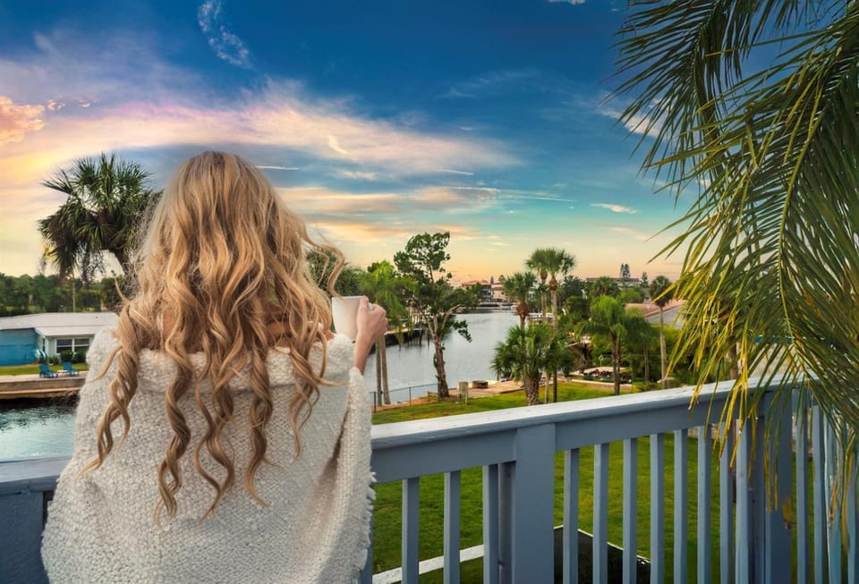 People, View (from property/room), Balcony/Terrace, Sea view, Sunrise, Sunset