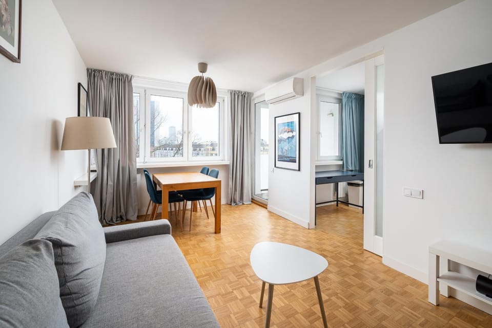 Communal lounge/ TV room, Bed, TV and multimedia, Living room, Photo of the whole room, Seating area, Dining area, Evening entertainment, hair dresser