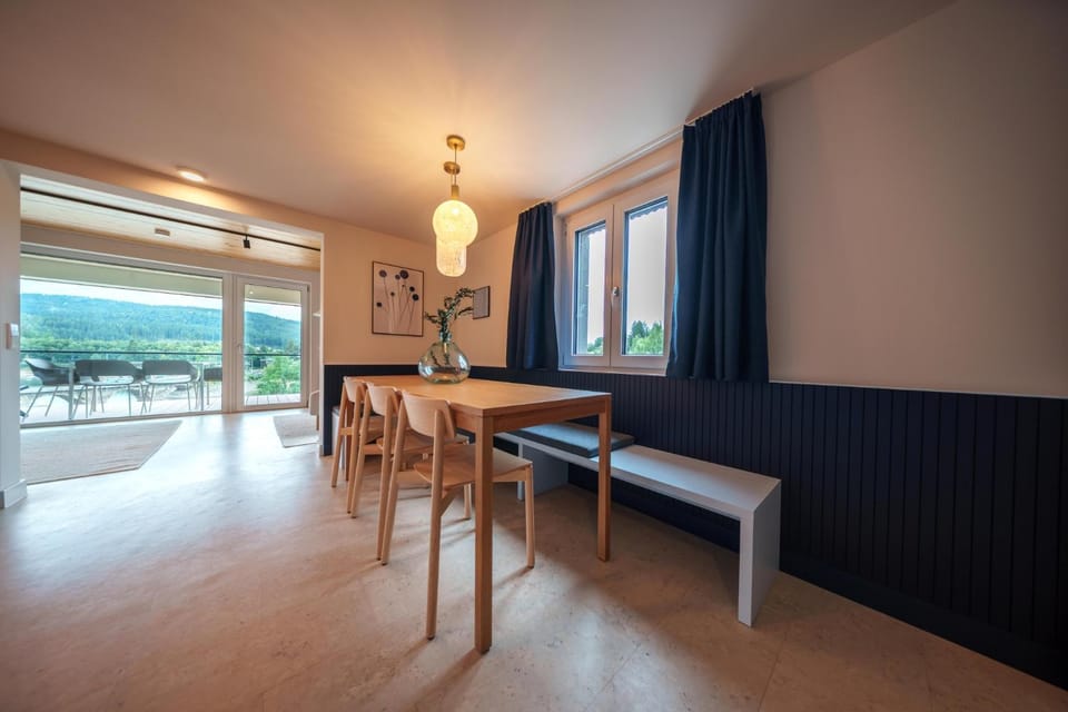 Seating area, Dining area