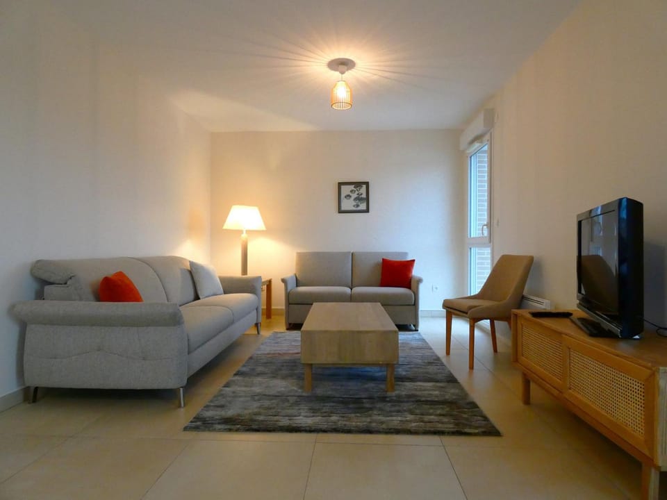Appartement spacieux avec rooftop et garages privés à 3 min de la gare d'Épernon - FR-1-581-129 Apartment in Centre-Val de Loire