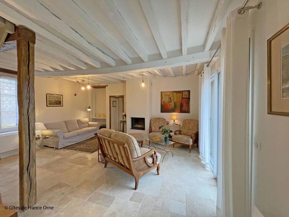 Maison de campagne rénovée, animaux acceptés, wifi - FR-1-497-195 House in Normandy