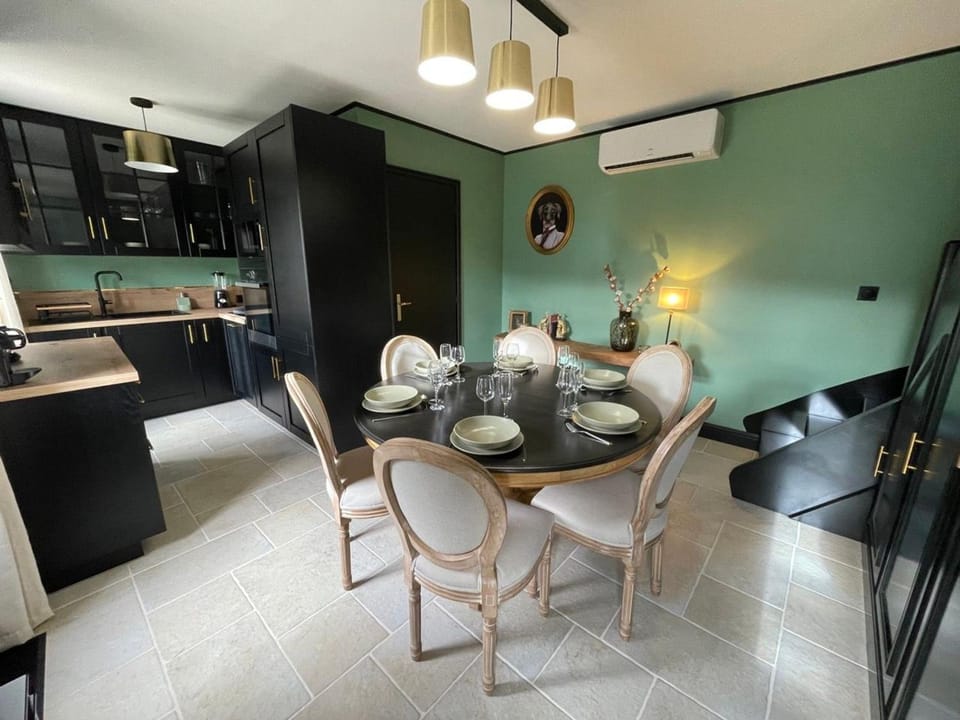 Longère cosy chic près de Bourges avec piscine, clim, WiFi et parking - FR-1-586-42 House in Centre-Val de Loire