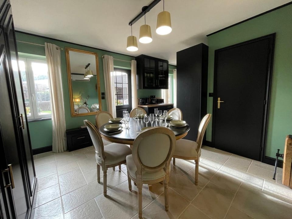 Longère cosy chic près de Bourges avec piscine, clim, WiFi et parking - FR-1-586-42 House in Centre-Val de Loire