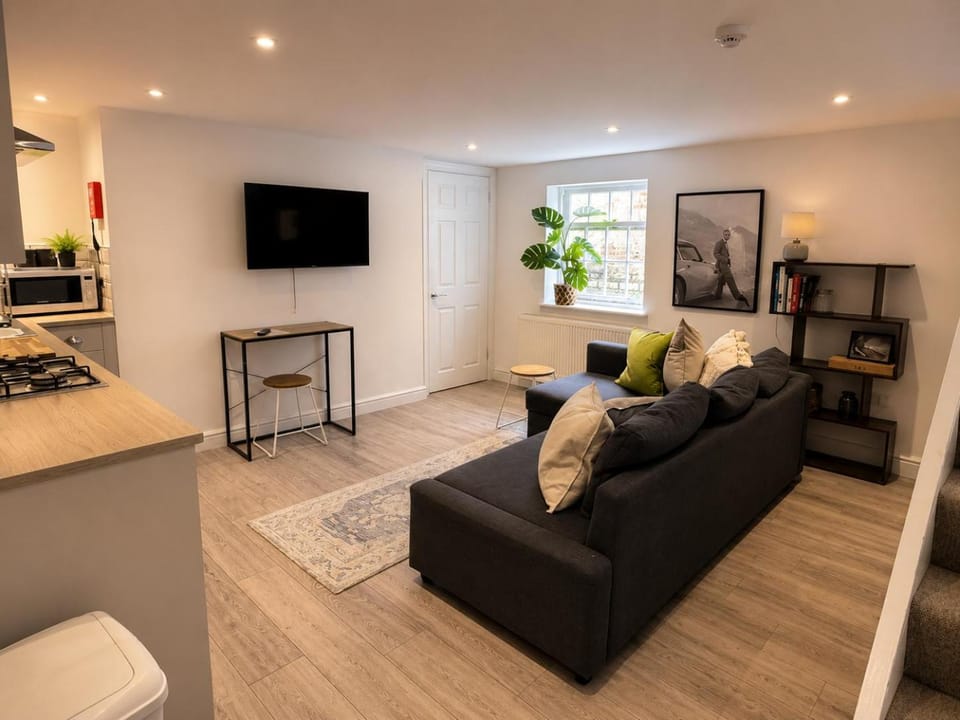 Communal lounge/ TV room, Living room, Seating area