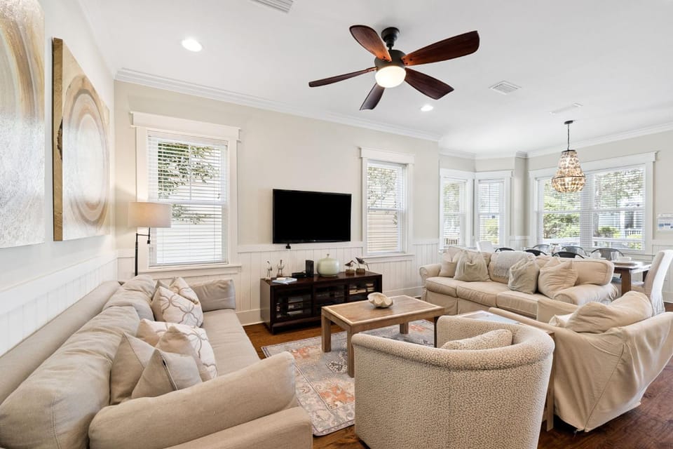 TV and multimedia, Living room, Family, pet friendly