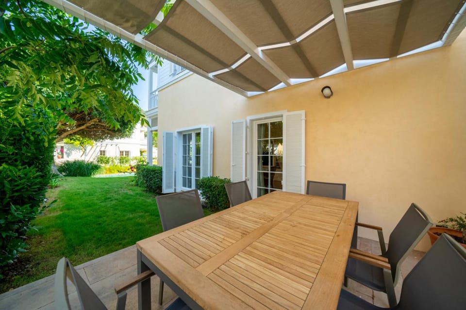 Patio, Spring, Day, Garden, Dining area, Garden view