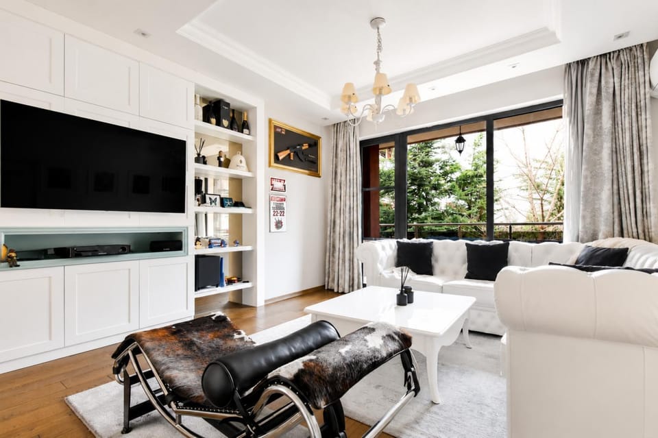 Communal lounge/ TV room, TV and multimedia, Living room, Seating area, Evening entertainment