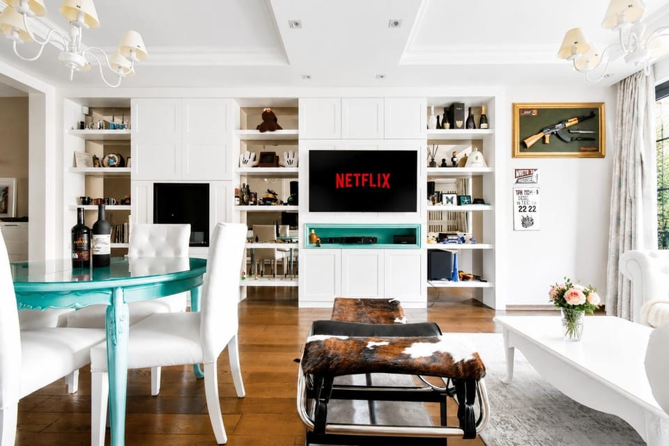 Communal lounge/ TV room, TV and multimedia, Living room, Seating area, Evening entertainment, hair dresser