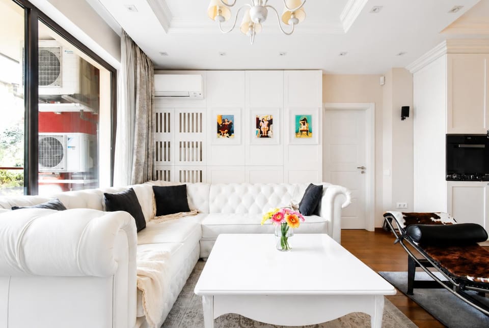 Communal lounge/ TV room, TV and multimedia, Living room, Seating area, Dining area, Evening entertainment