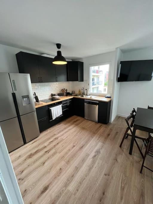 Kitchen or kitchenette, Dining area, dishwasher, minibar, pet friendly, stove