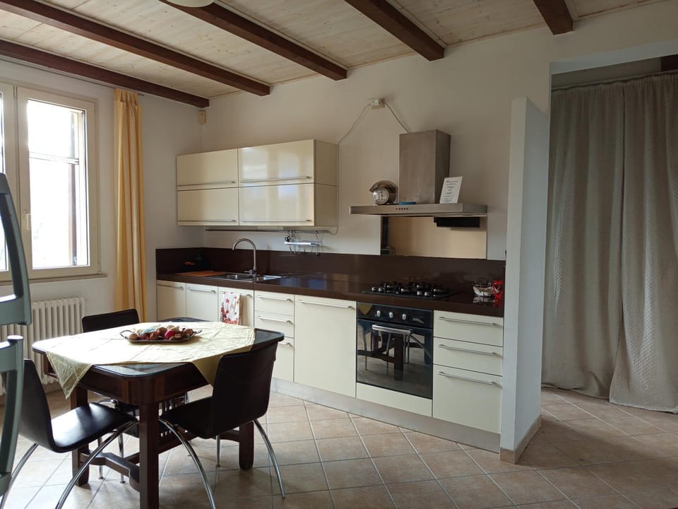 Kitchen or kitchenette, Dining area, oven, stove, toaster
