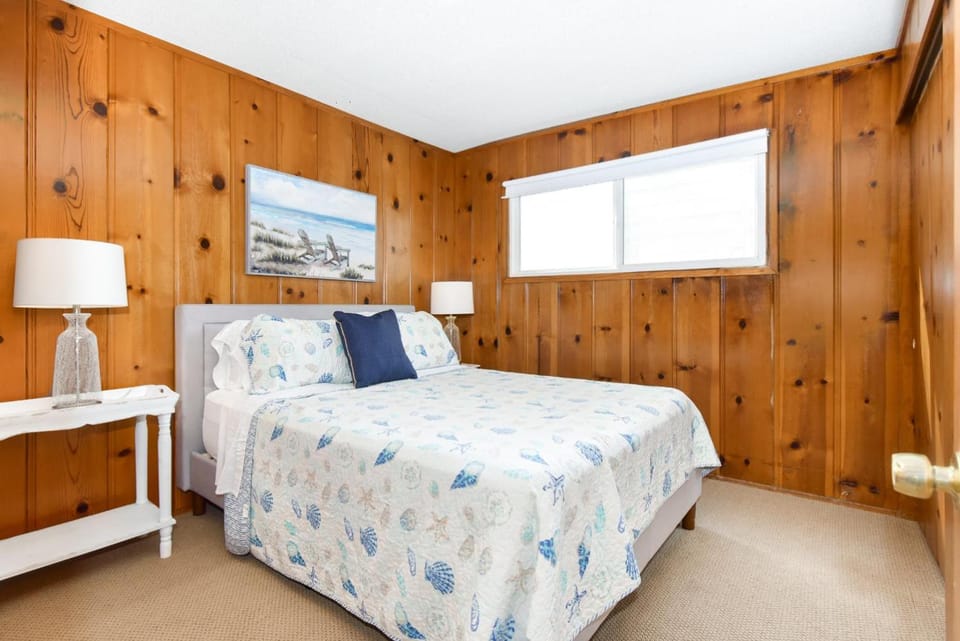 Upstairs 2 Bedroom Home with Ocean Views on 65th St House in Balboa Peninsula