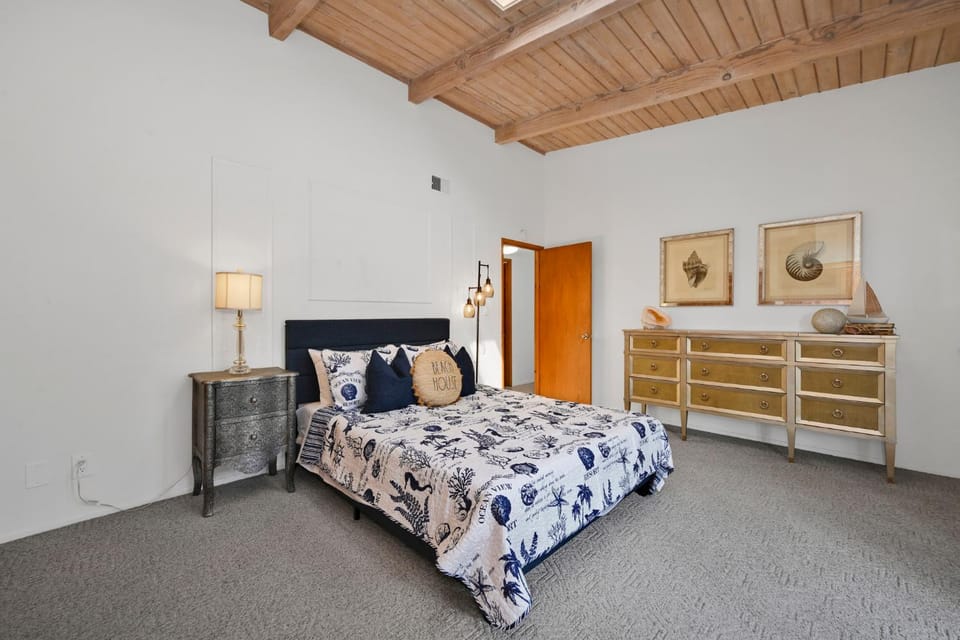 2 bedroom close to the beach on 65th St House in Costa Mesa