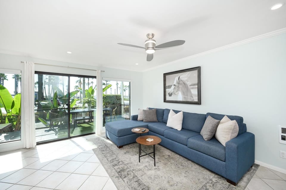 2 Bedroom Oceanfront with Patio on the Boardwalk House in Balboa Peninsula
