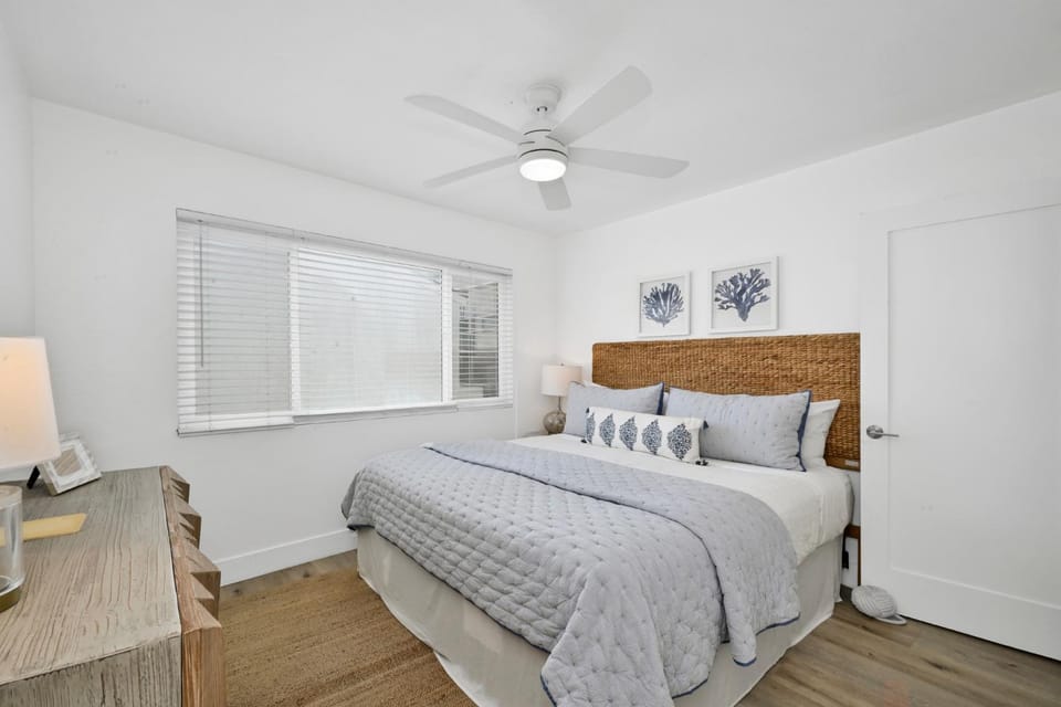 6 Bedroom Duplex near the Balboa Pier and Fun Zone with AC House in Balboa Peninsula