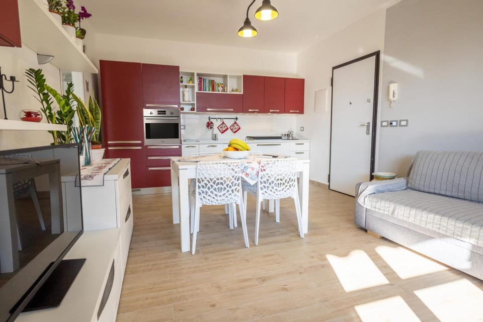 Kitchen or kitchenette, Living room, Seating area, Dining area, minibar, pet friendly, stove