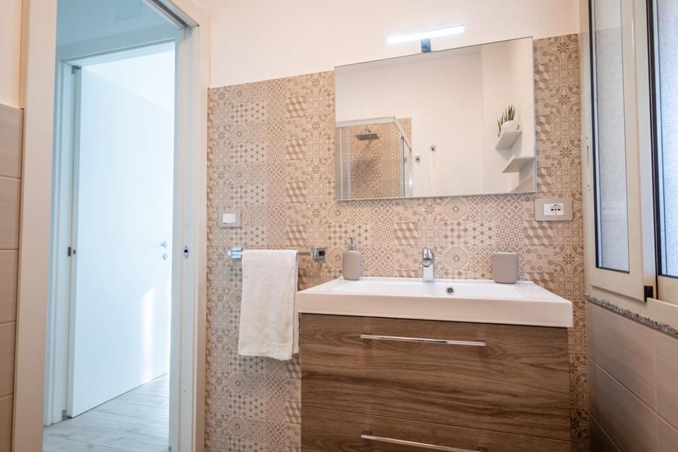 Shower, Bathroom, towels