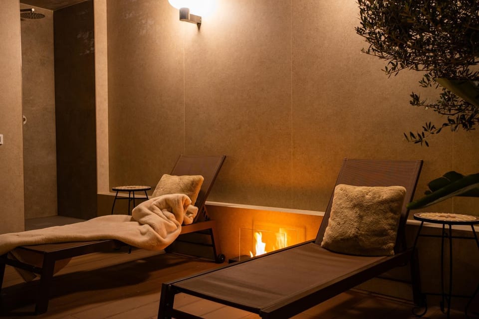 Modigliani Terrace Jacuzzi Golden House Apartment in Milan