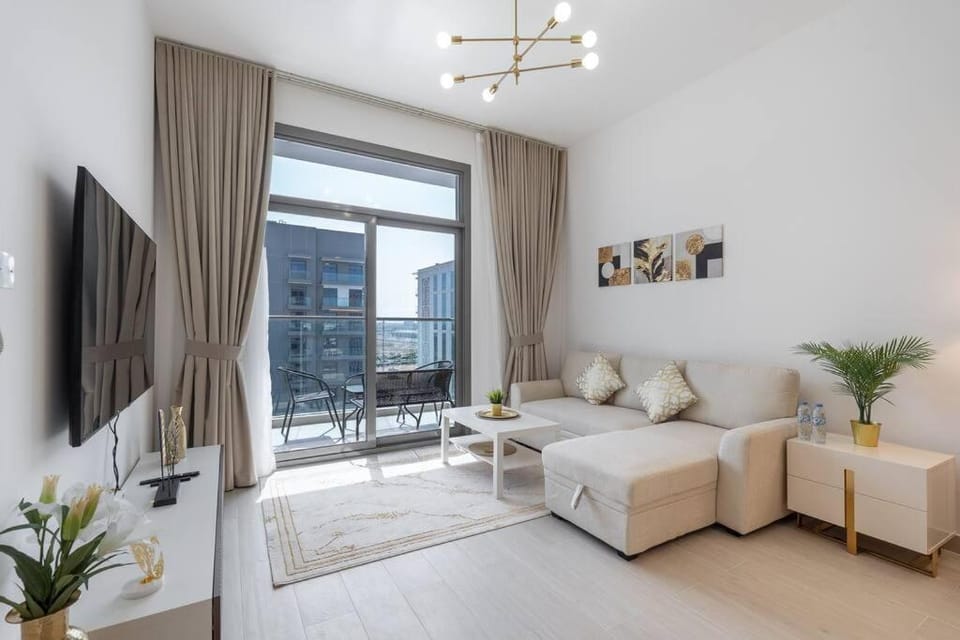 Stylish 1BR Retreat in Laya Heights, Studio City Apartment in Dubai