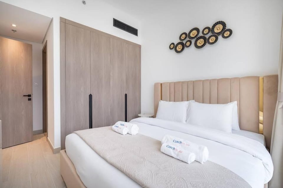 Stylish 1BR Retreat in Laya Heights, Studio City Apartment in Dubai