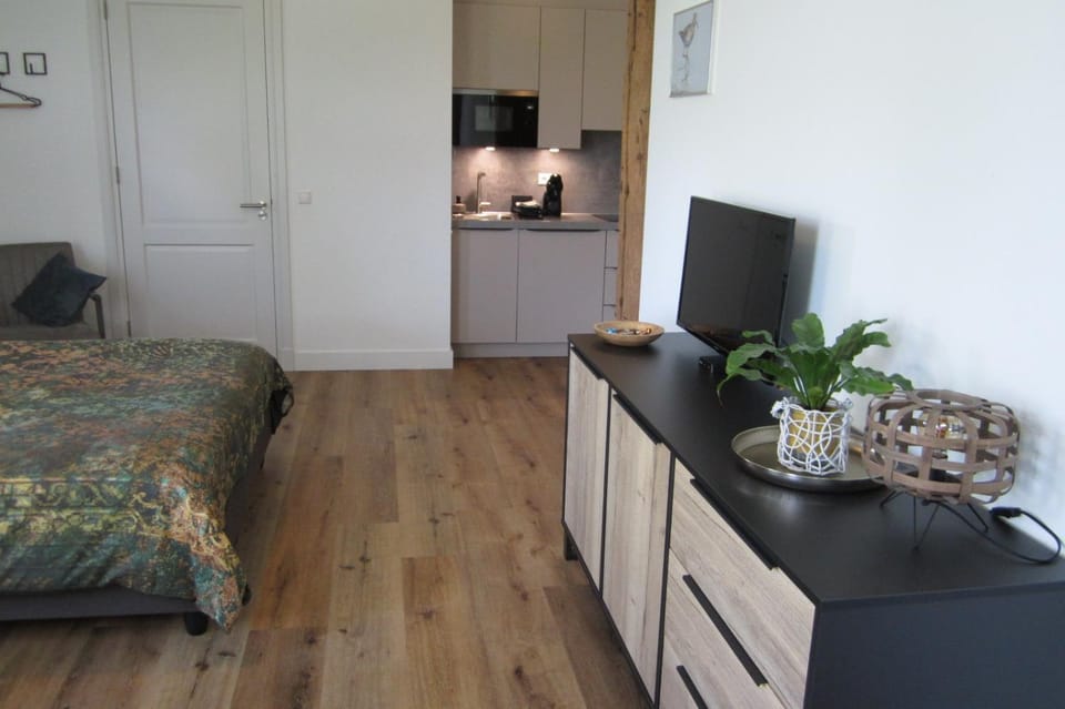 TV and multimedia, Bedroom