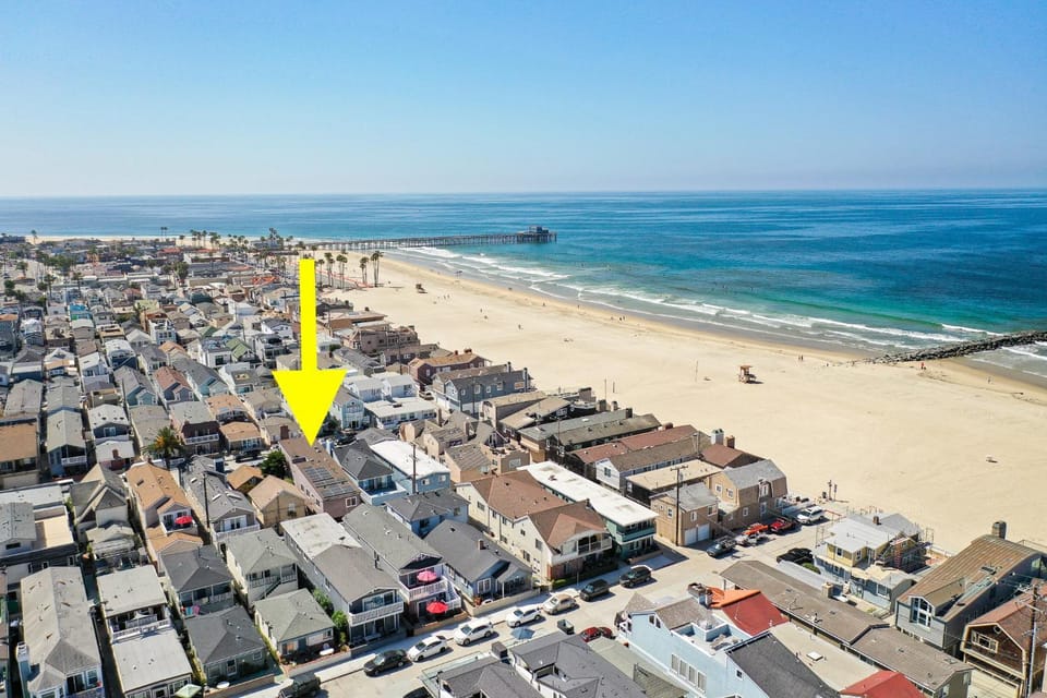 Luxury 3 Bedroom walk to Beach & Pier House in Balboa Peninsula