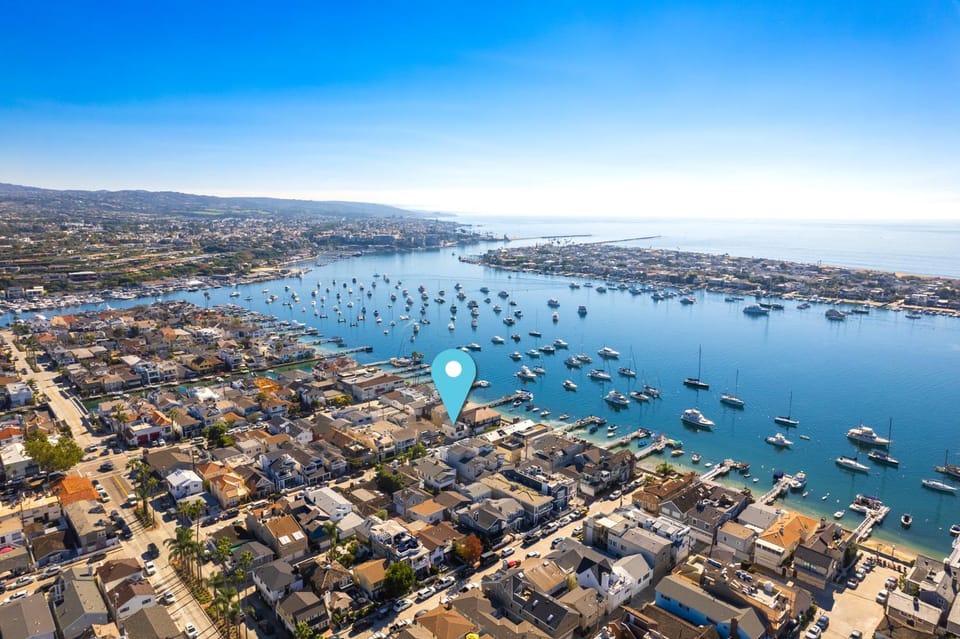 Balboa Island Luxury Penthouse Suite With Bay Views House in Balboa Island