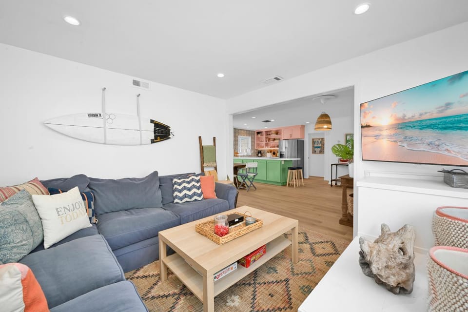 Trendy 3 Bedroom Home with Parking Steps to Beach House in Newport Beach