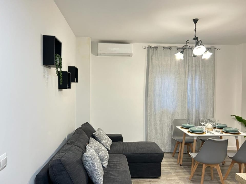 Communal lounge/ TV room, Living room, air conditioner