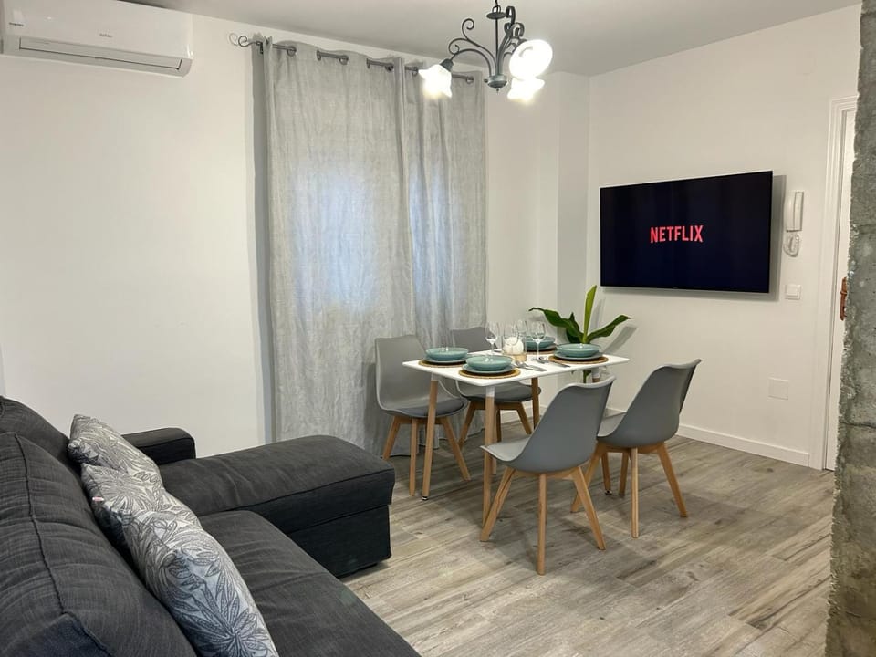 Communal lounge/ TV room, TV and multimedia, Living room