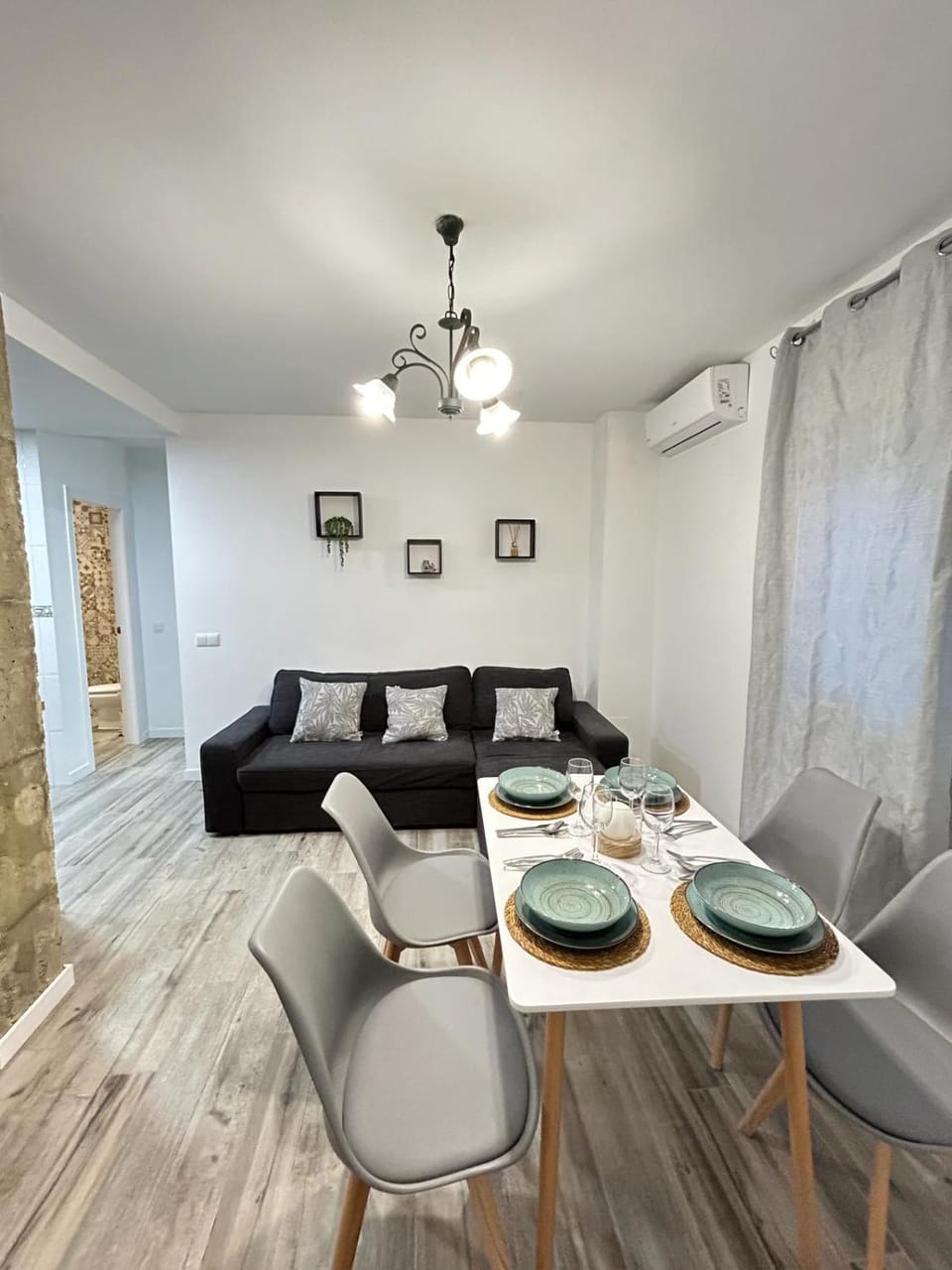 Communal lounge/ TV room, Living room, Dining area, air conditioner, air conditioner
