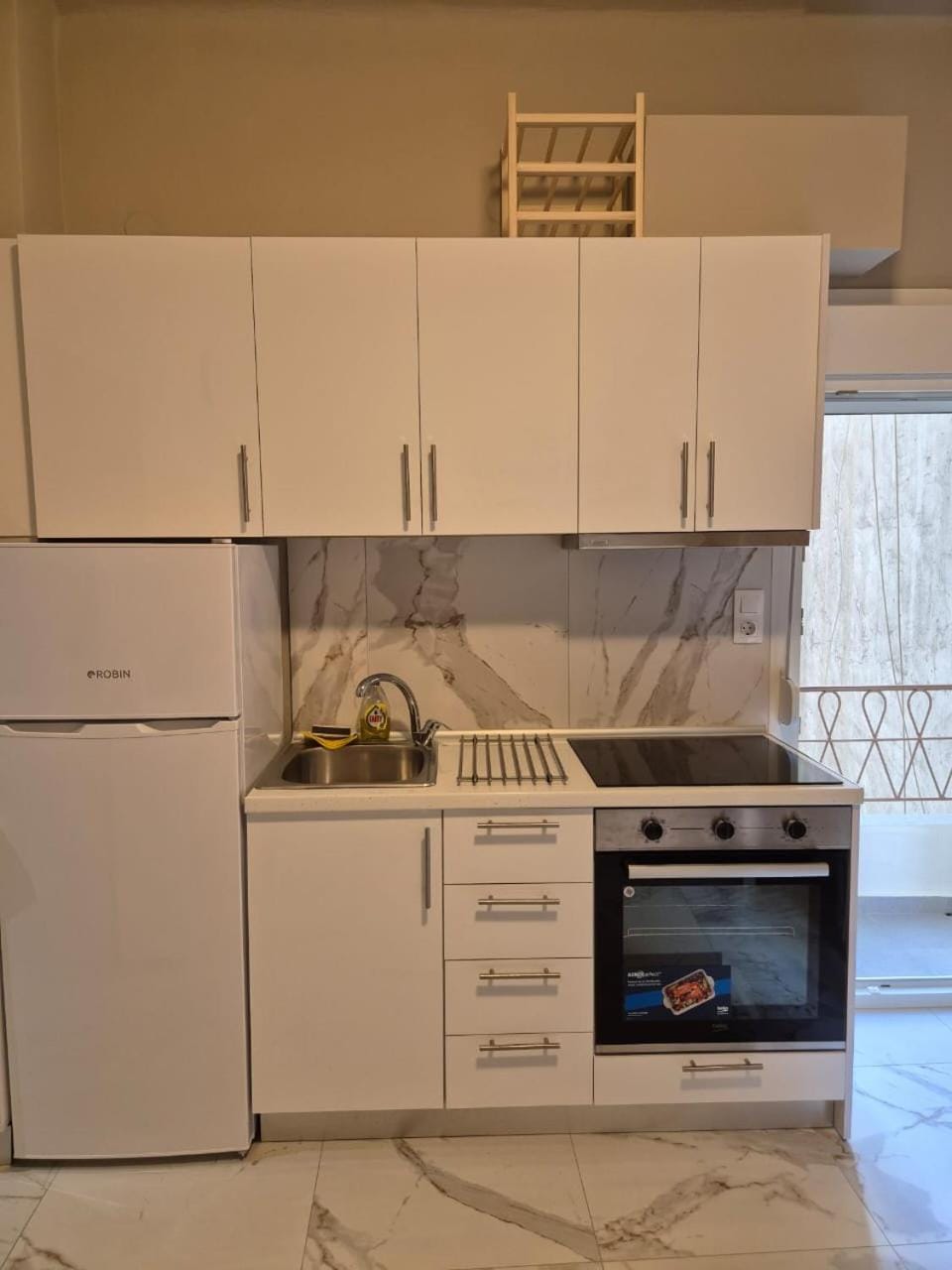 Kitchen or kitchenette, oven, pet friendly, stove