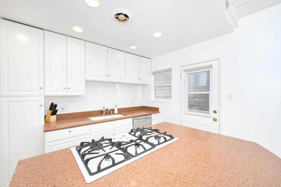 5 Bedroom Duplex 1 minute Walk to the Ocean House in Balboa Peninsula