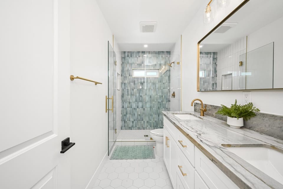 Brand New Home by the Beach & Historic Sunset Water Tower House in Surfside