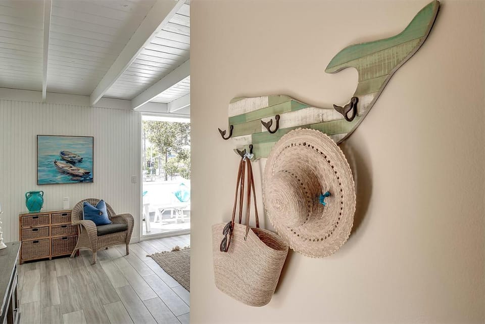 2 Bedroom Upstairs Apt 1 block from the beach! House in Balboa Peninsula