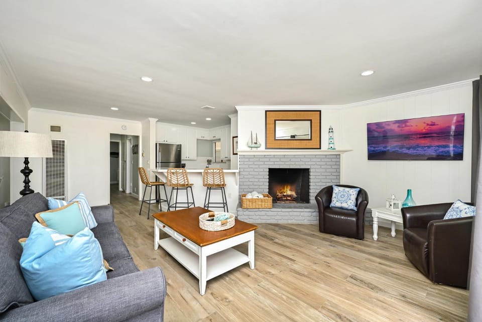 Multi Level Oceanfront Home With Oceanviews and Private Patio on the Boardwalk House in Balboa Peninsula