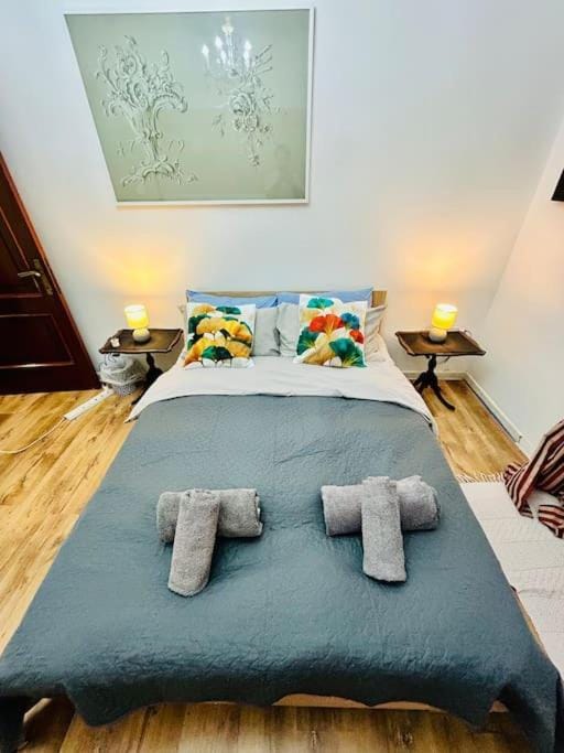 XL Massive Art-Filled Home in Central Area, WALK to Sliema, St Julian's Apartment in Malta