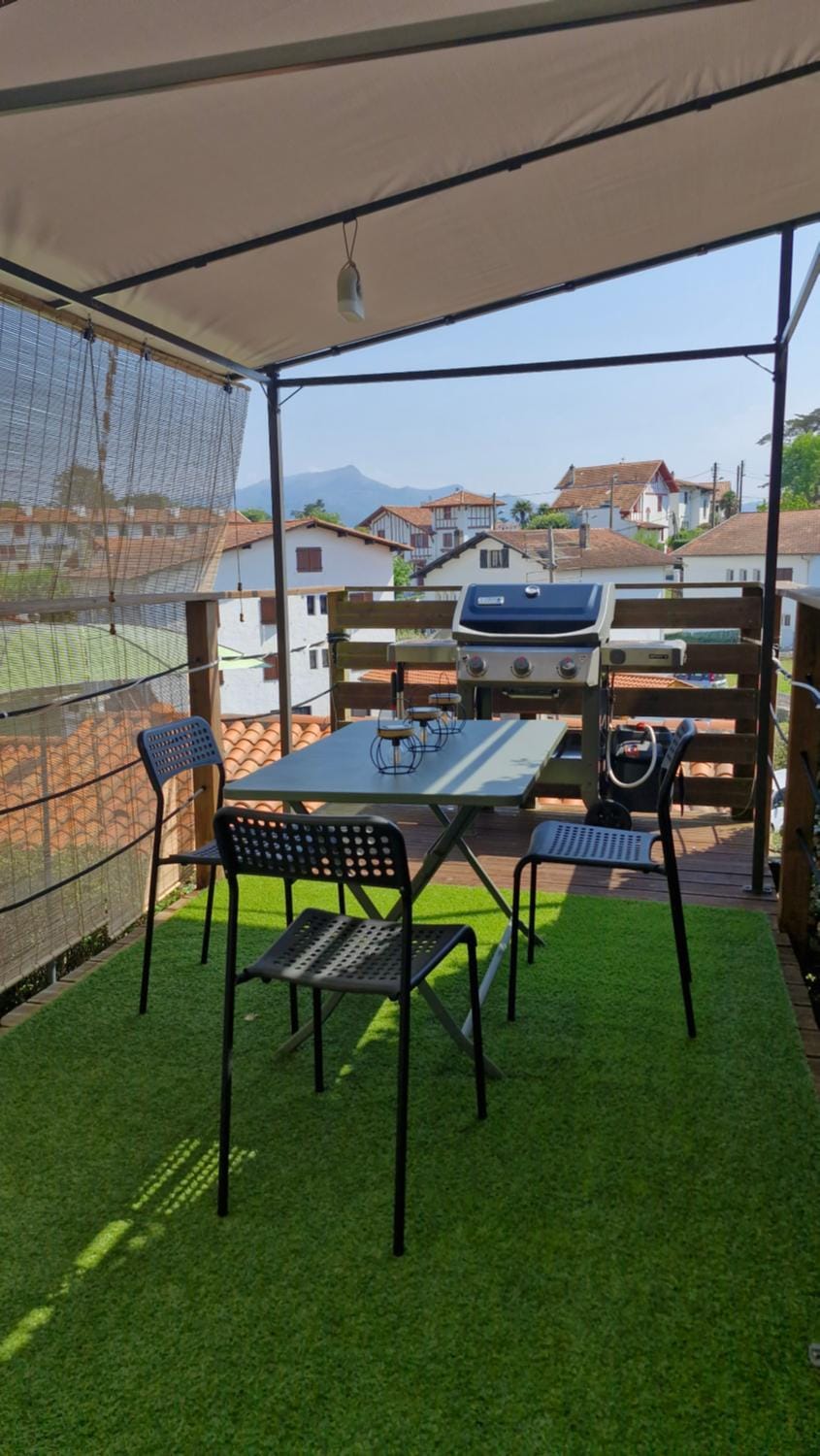 Patio, Day, BBQ facilities, View (from property/room), Balcony/Terrace, Dining area