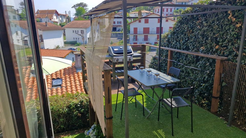 Patio, Garden, Mountain view