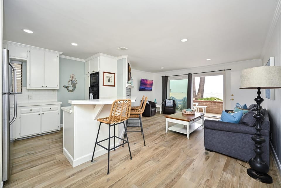 Updated Home on the Boardwalk with Private Rear Unit House in Balboa Peninsula