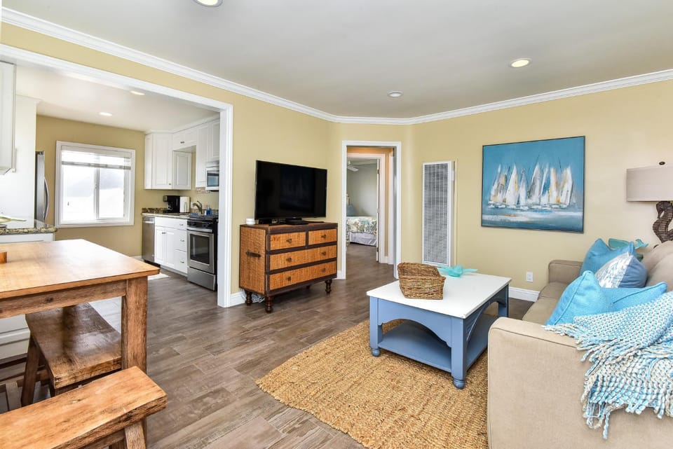 Oceanfront Back Home with View of the Sea House in Balboa Peninsula