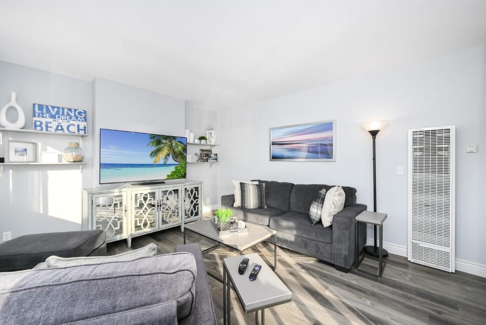 1 Bedroom Apartment in the back of our Oceanfront Home House in Balboa Peninsula