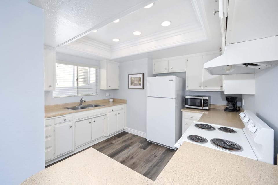 1 Bedroom Apartment in the back of our Oceanfront Home House in Balboa Peninsula