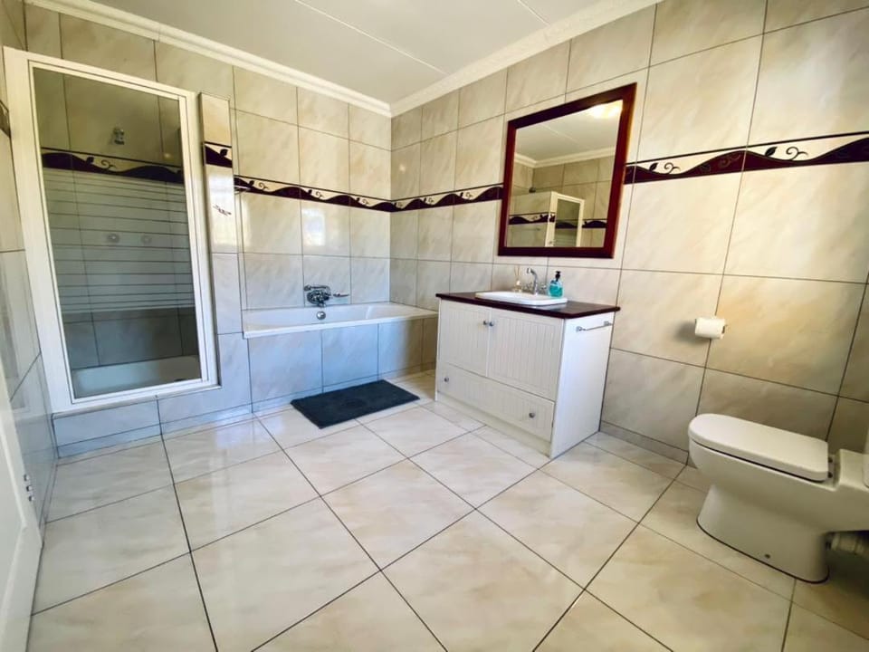 Shower, Toilet, Bathroom, Bath, towels