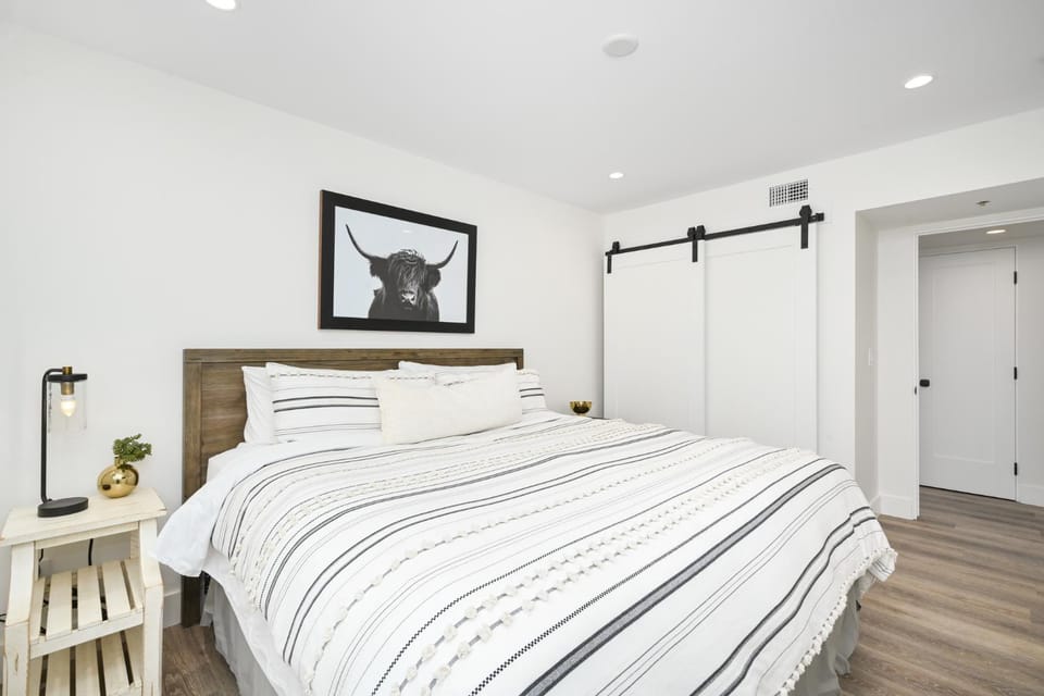 Perfect Renovated and Modern Duplex on Balboa Island House in Balboa Island