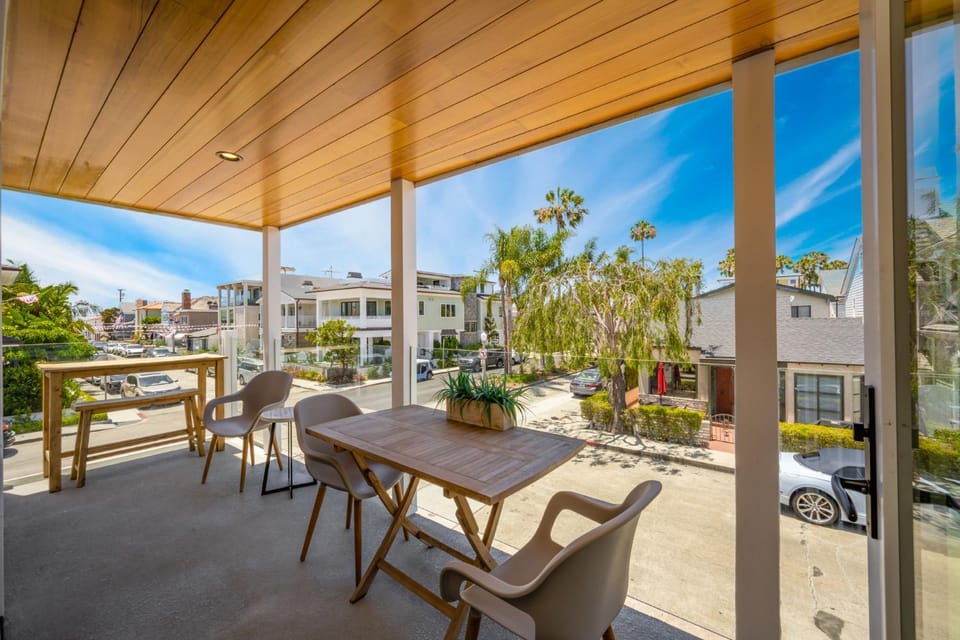 4 bedroom Renovated Home on Balboa Island House in Balboa Island