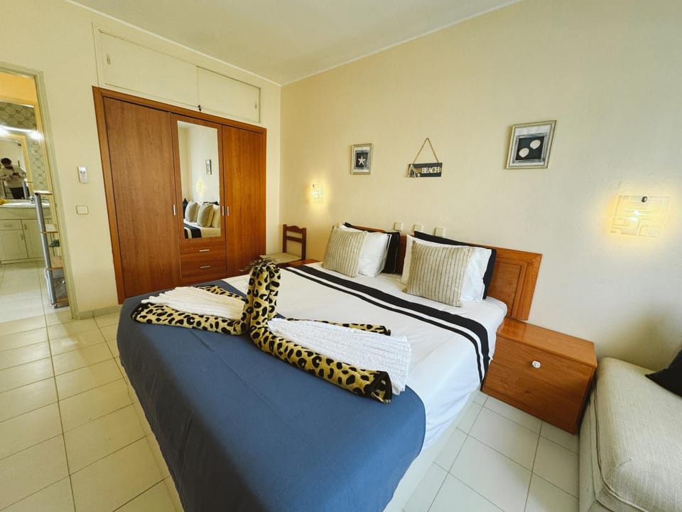 Bed, Bedroom, wardrobe