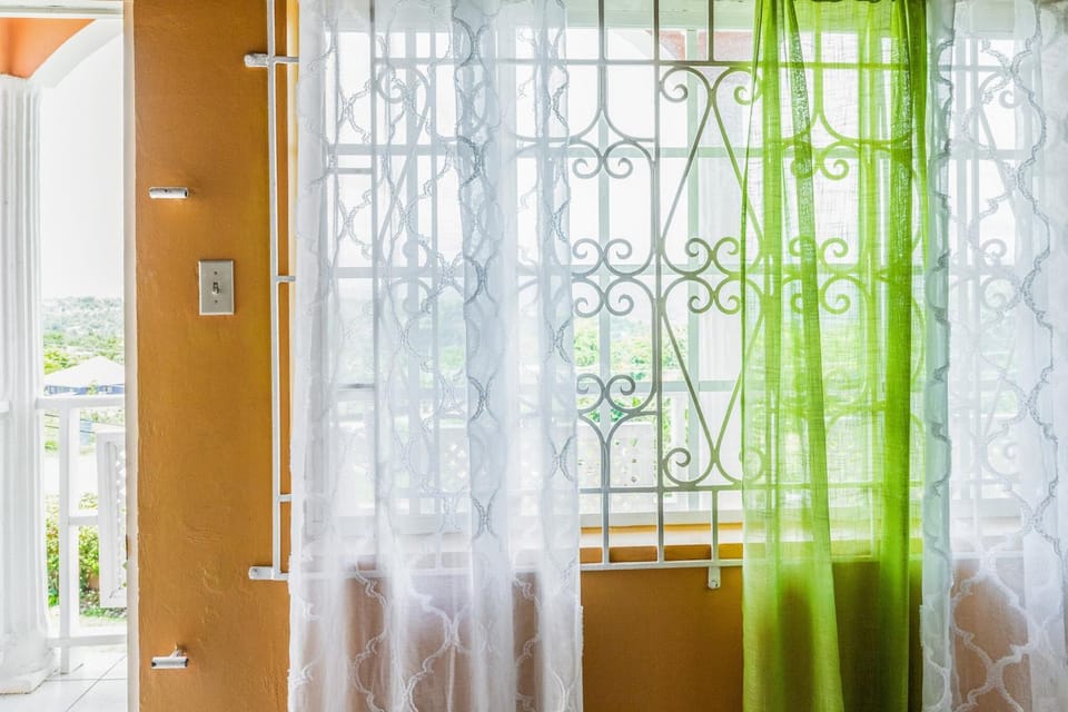 YanceyLargo-6BR Two-Story Estate with Mountain Views Villa in Montego Bay